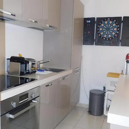 Apartment Charming Air-conditioned 2-bedroom 'le Riviera' With Parking